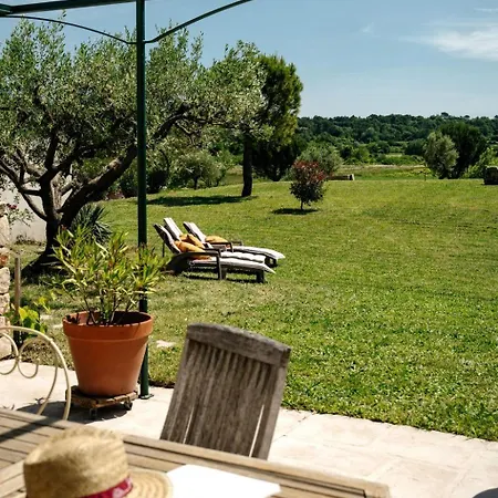 Flucht In Domaene Givaudan By Interhome Cavillargues