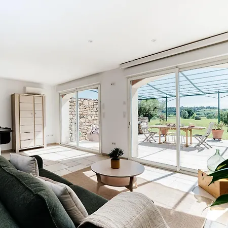Flucht In Domaene Givaudan By Interhome