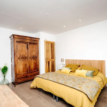Flucht In Domaene Givaudan By Interhome