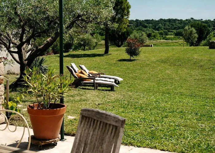 Flucht In Domaene Givaudan By Interhome Cavillargues