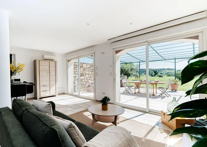 Flucht In Domaene Givaudan By Interhome
