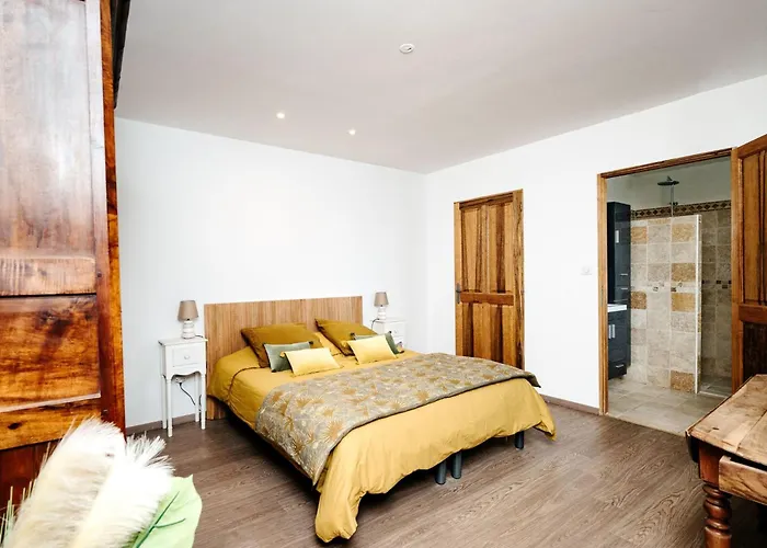 Flucht In Domaene Givaudan By Interhome