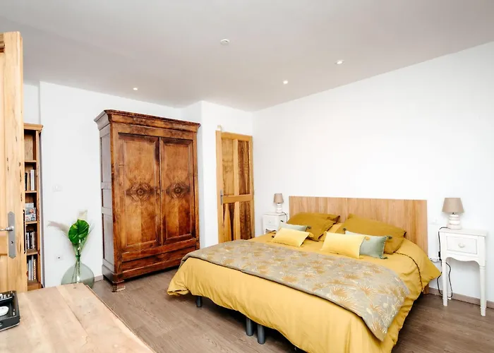 Flucht In Domaene Givaudan By Interhome